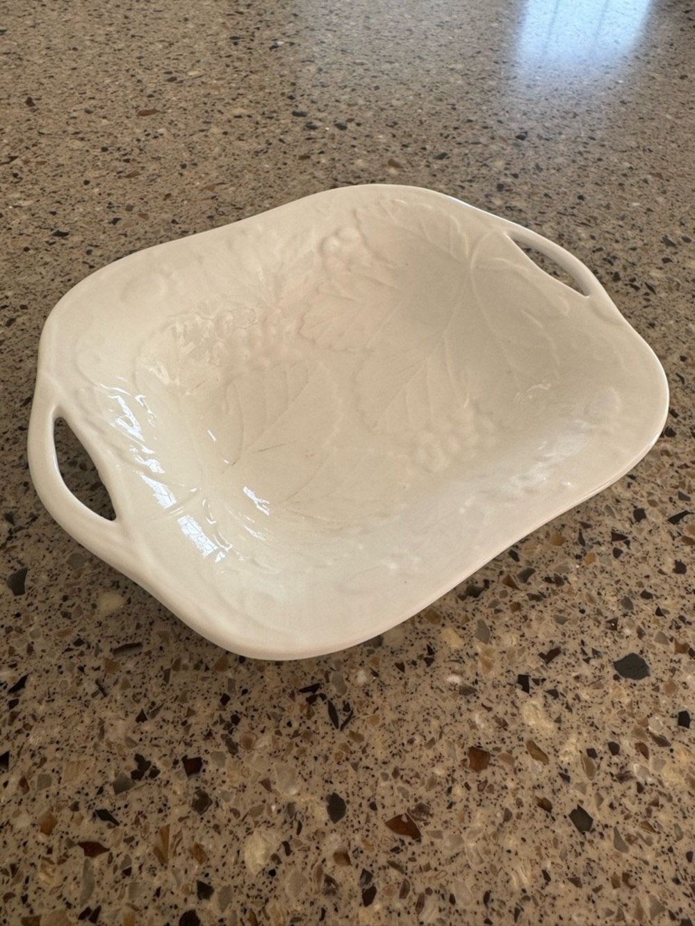 Wedgwood Strawberry and Vine Bone China Serving Candy Dish - Picture 3 of 5